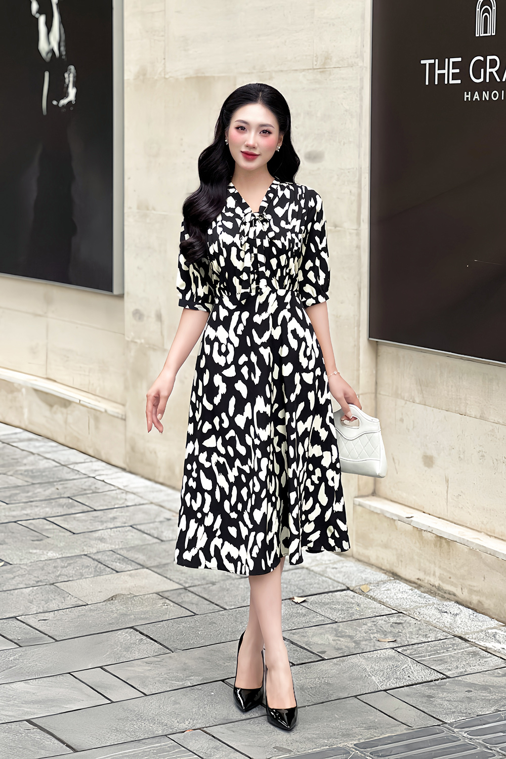 Đầm chữ A họa tiết đen trắng tay lỡ