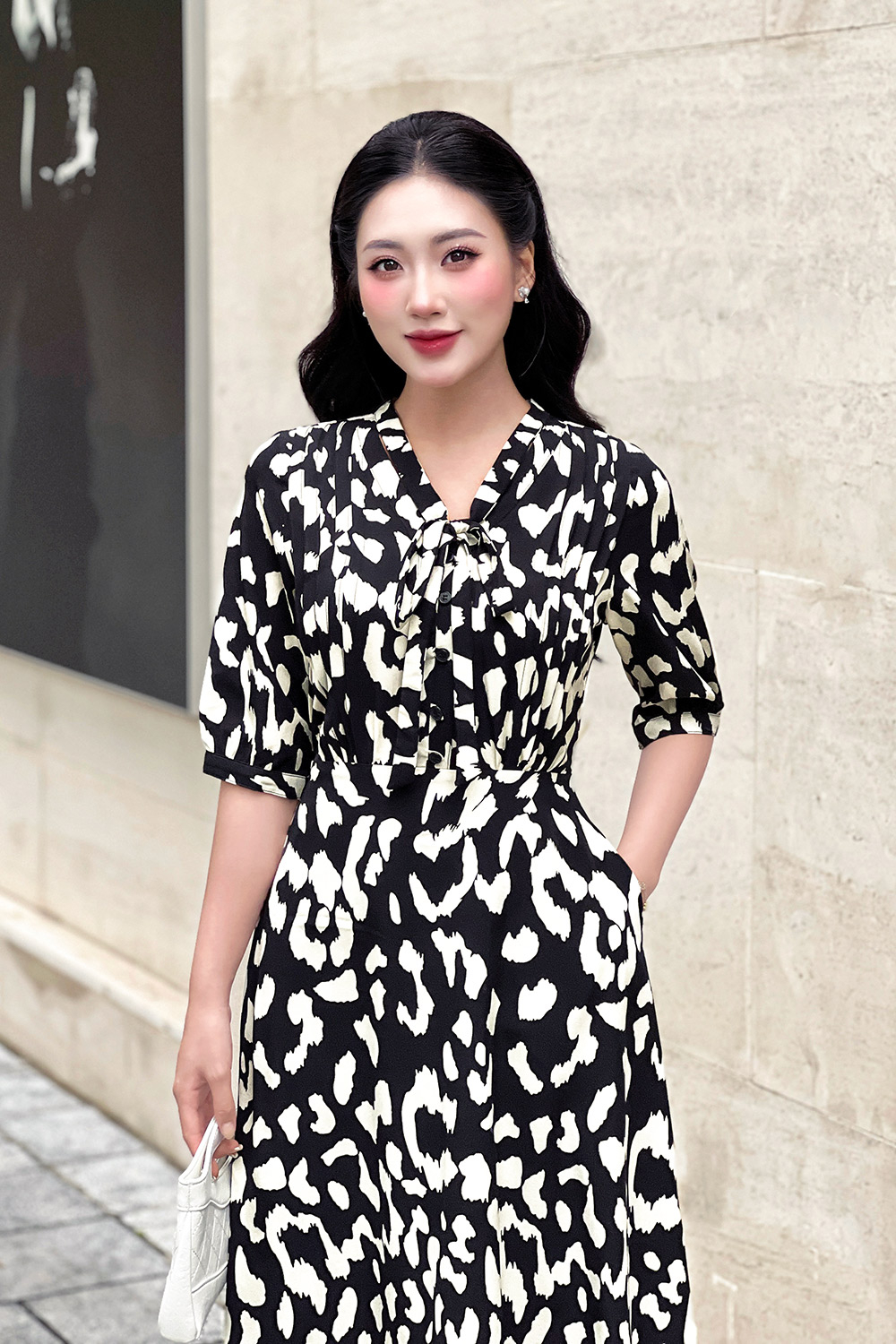 Đầm chữ A họa tiết đen trắng tay lỡ