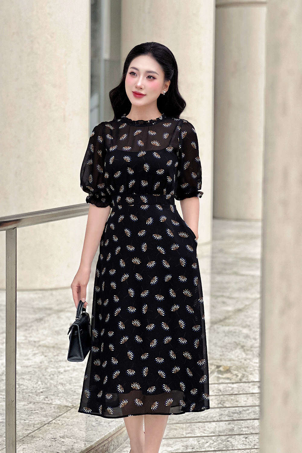 Đầm voan đen họa tiết dáng xòe tay lỡ