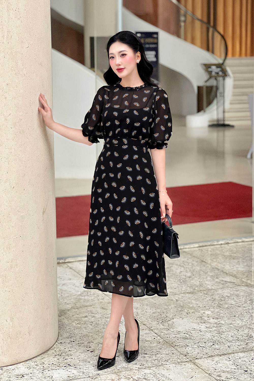 Đầm voan đen họa tiết dáng xòe tay lỡ