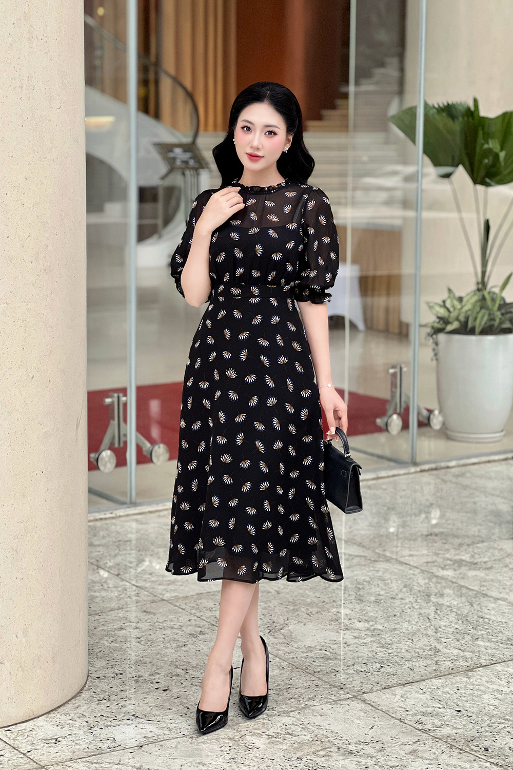 Đầm voan đen họa tiết dáng xòe tay lỡ