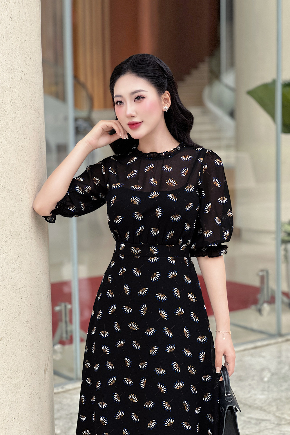 Đầm voan đen họa tiết dáng xòe tay lỡ