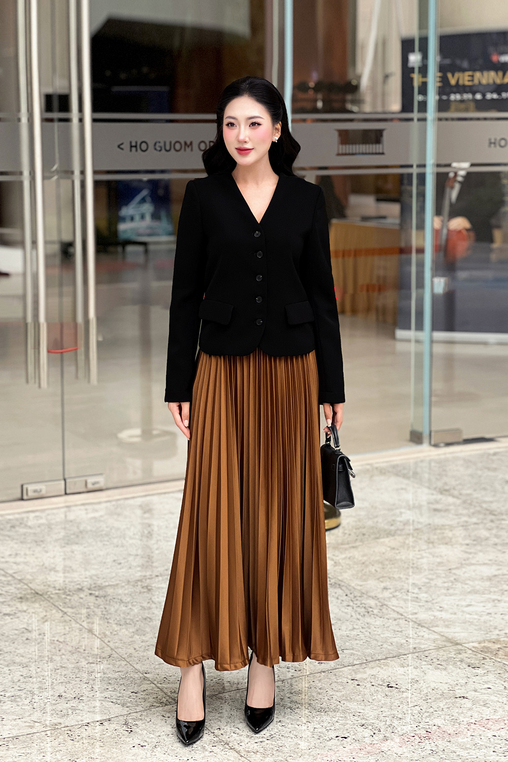 Áo khoác nữ màu đen dáng lửng tay dài