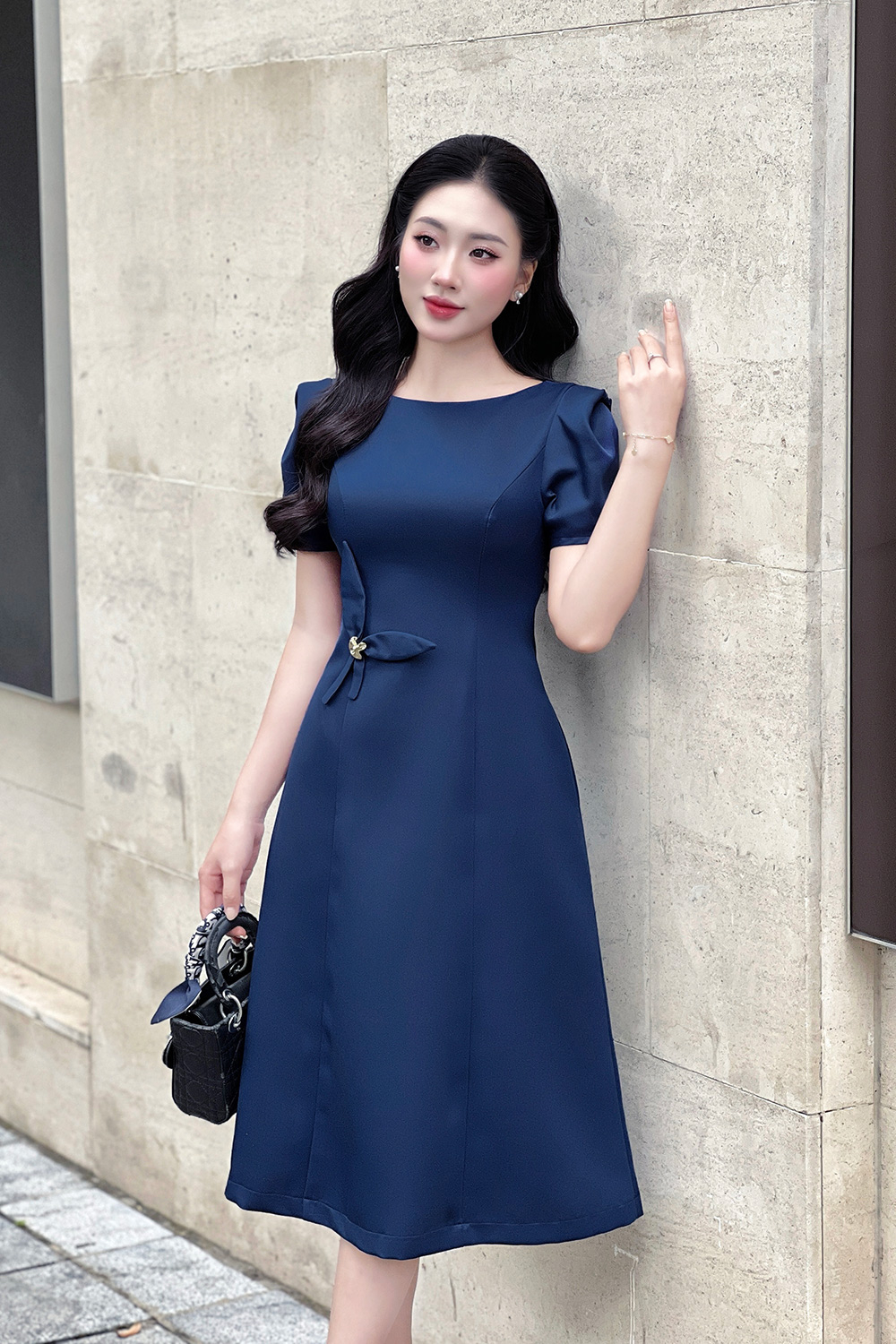 Đầm dự tiệc chữ A nhấn eo màu xanh navy