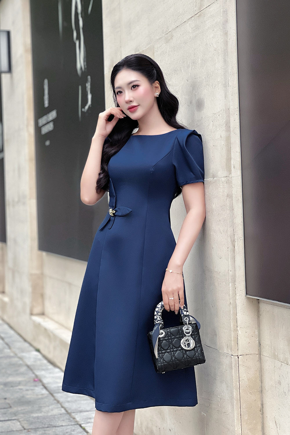 Đầm dự tiệc chữ A nhấn eo màu xanh navy