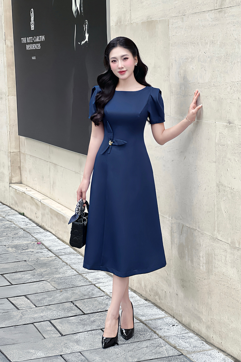 Đầm dự tiệc chữ A nhấn eo màu xanh navy