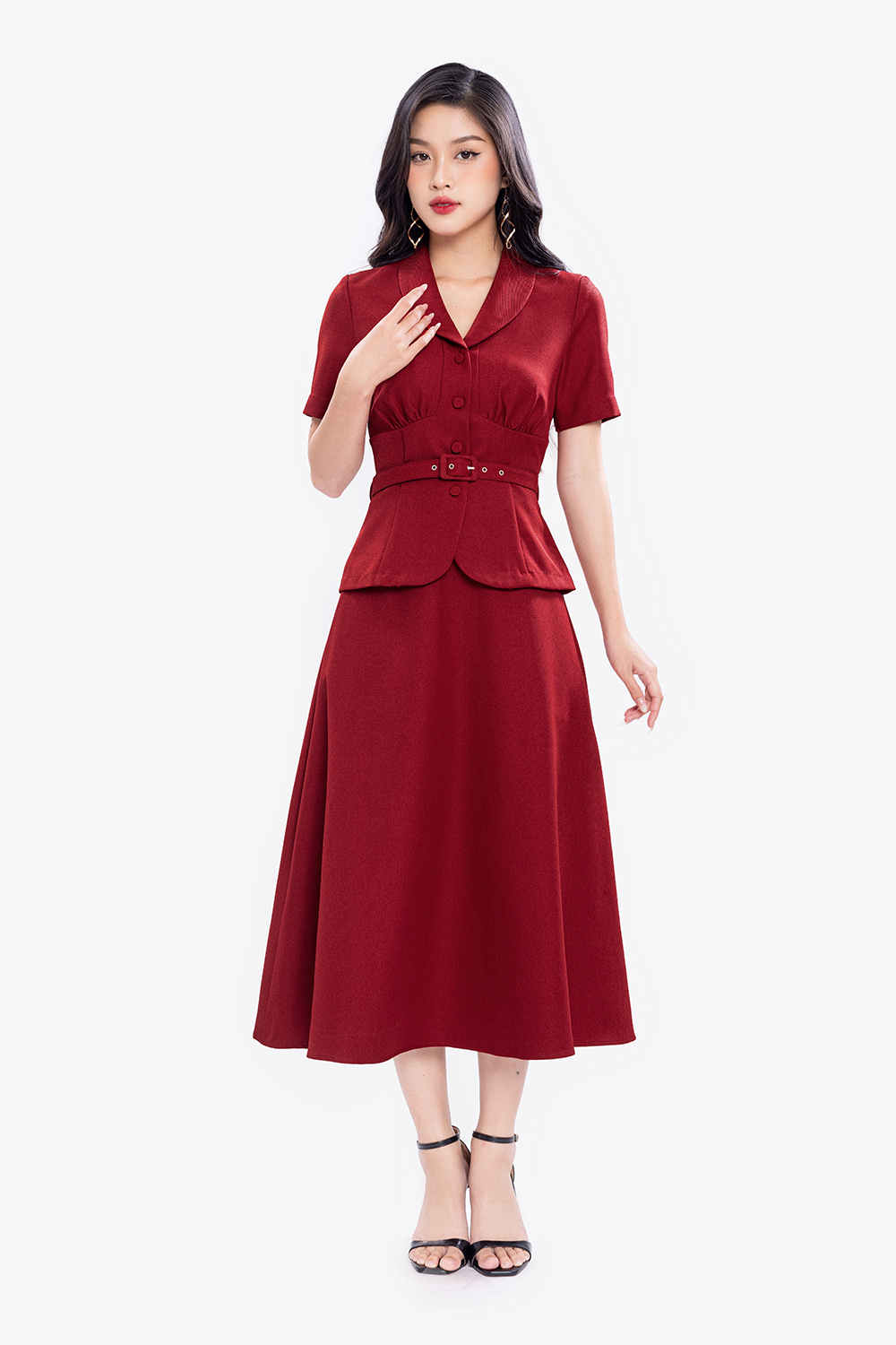 Chân váy đỏ dáng chữ A xòe nhẹ