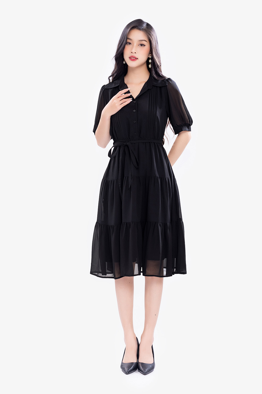 Đầm đen dáng xòe nhiều tầng cổ sơ mi