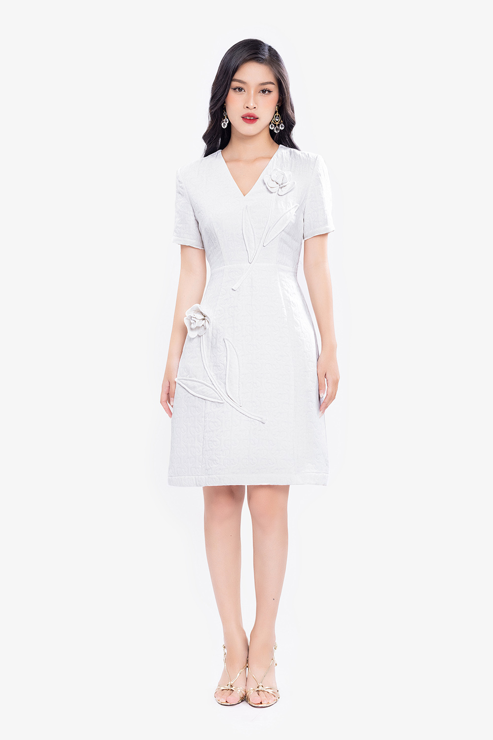 Đầm trắng dự tiệc dáng chữ A đính hoa hồng