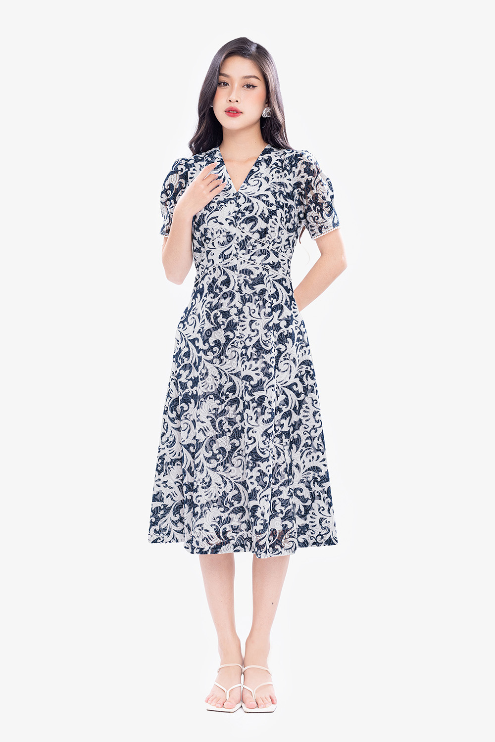 Đầm ren hoa đi tiệc dáng xòe cổ V