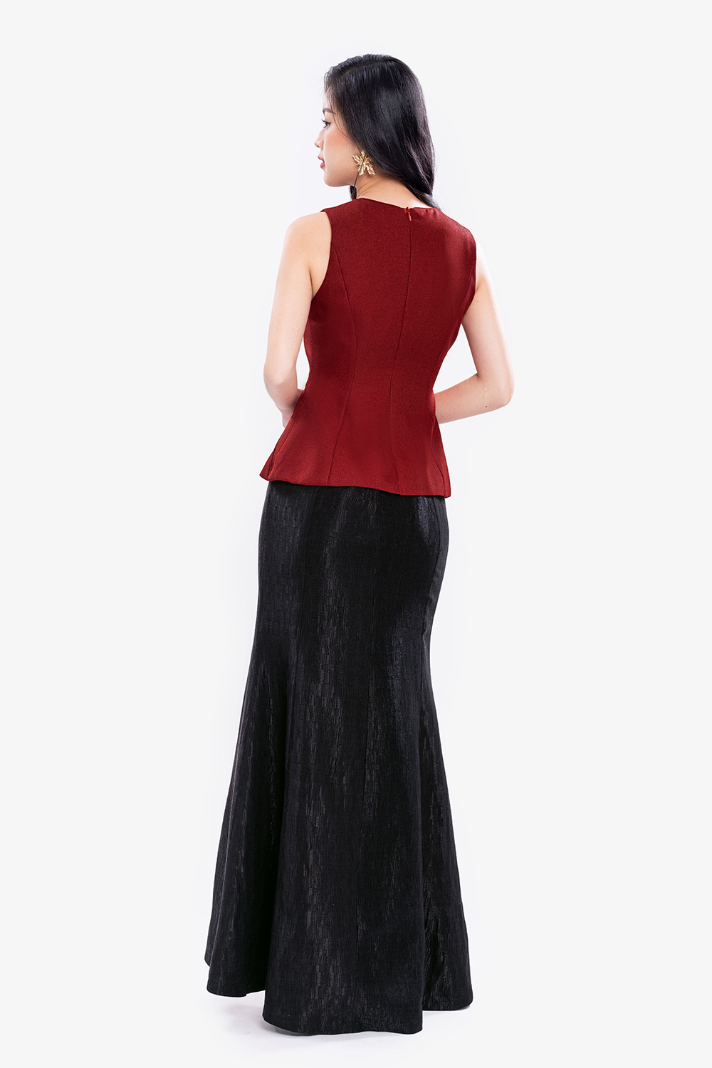 Áo đỏ dự tiệc đính kết hoa hồng