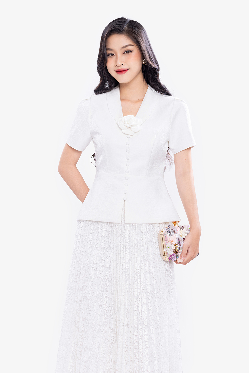 Áo trắng công sở nữ đính hoa sang trọng