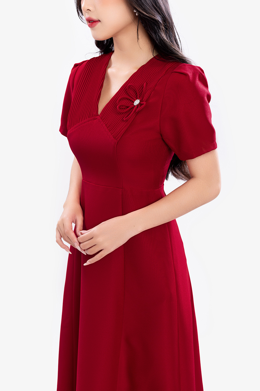 Đầm đỏ dự tiệc dáng dài xòe đính hoa