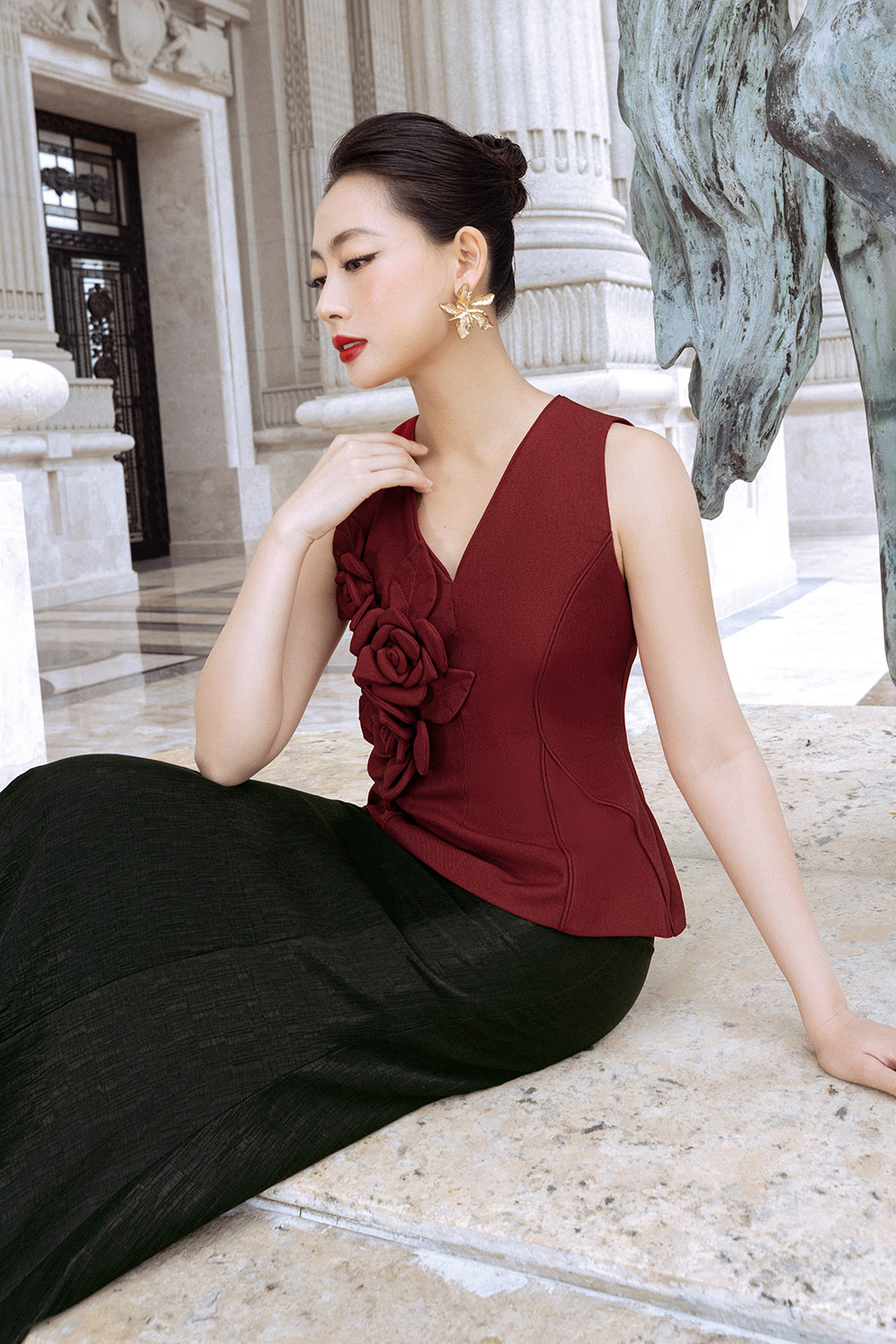 Áo đỏ dự tiệc đính kết hoa hồng