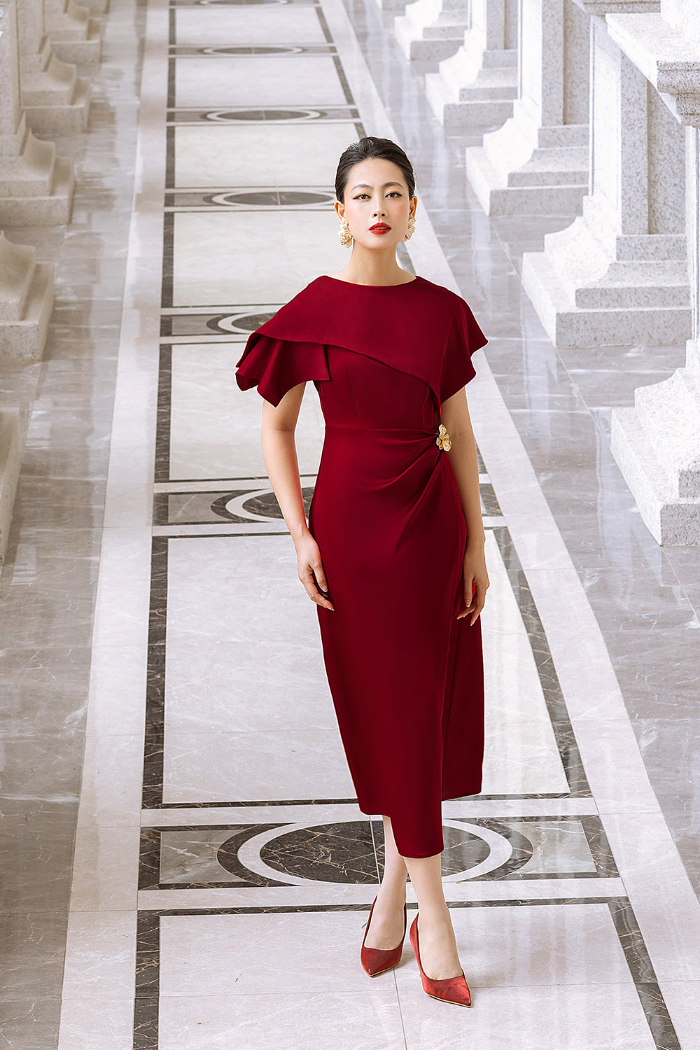 Đầm đỏ dự tiệc cổ choàng nhấn eo KK173-29