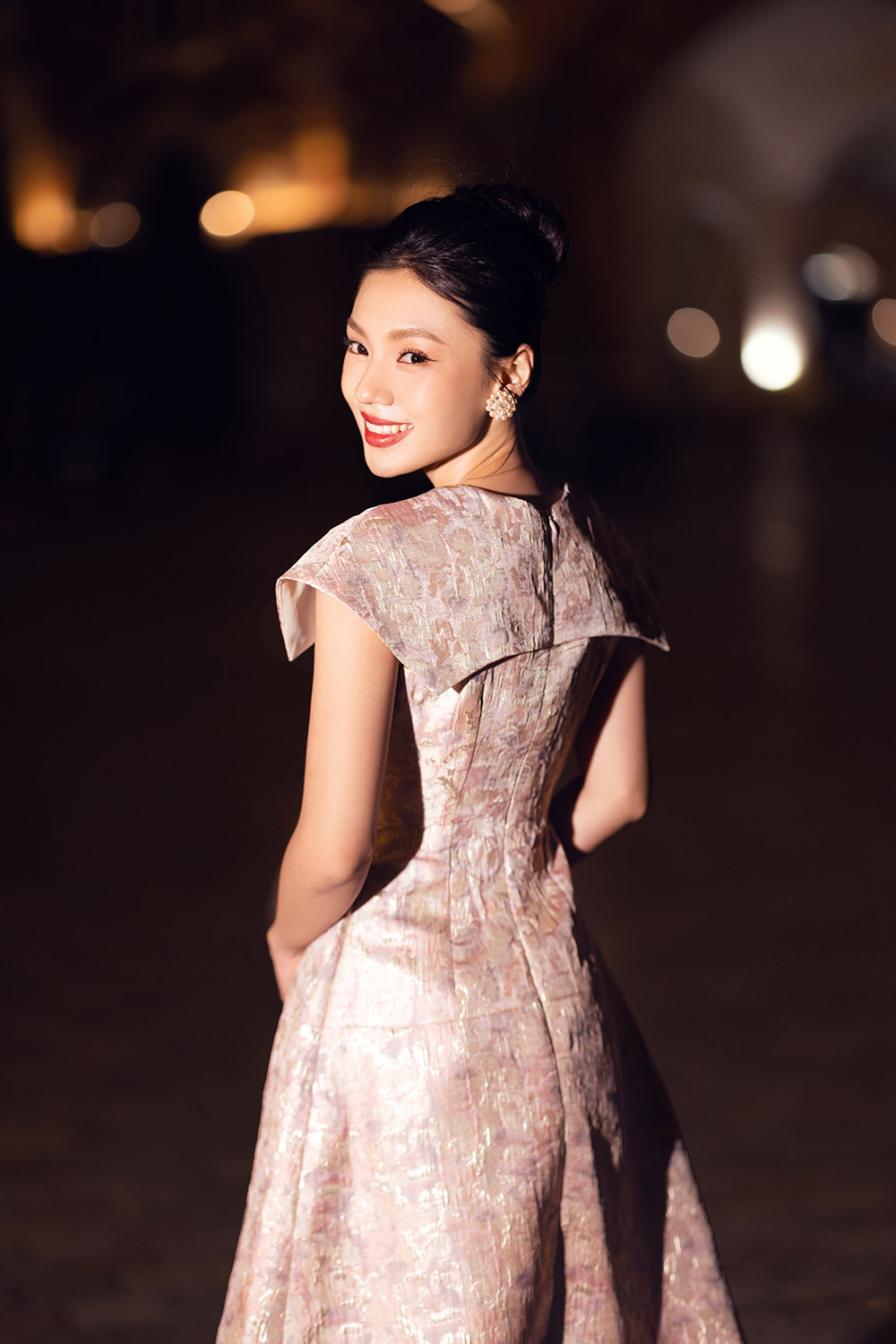 Đầm dự tiệc tafta dáng xòe nhấn eo