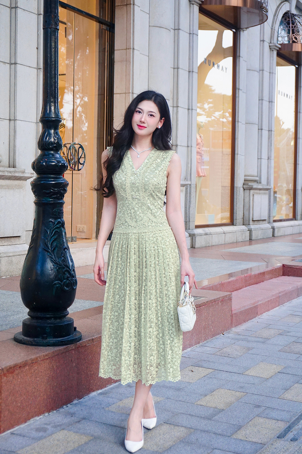 Đầm ren dự tiệc dáng xòe xếp ly dài