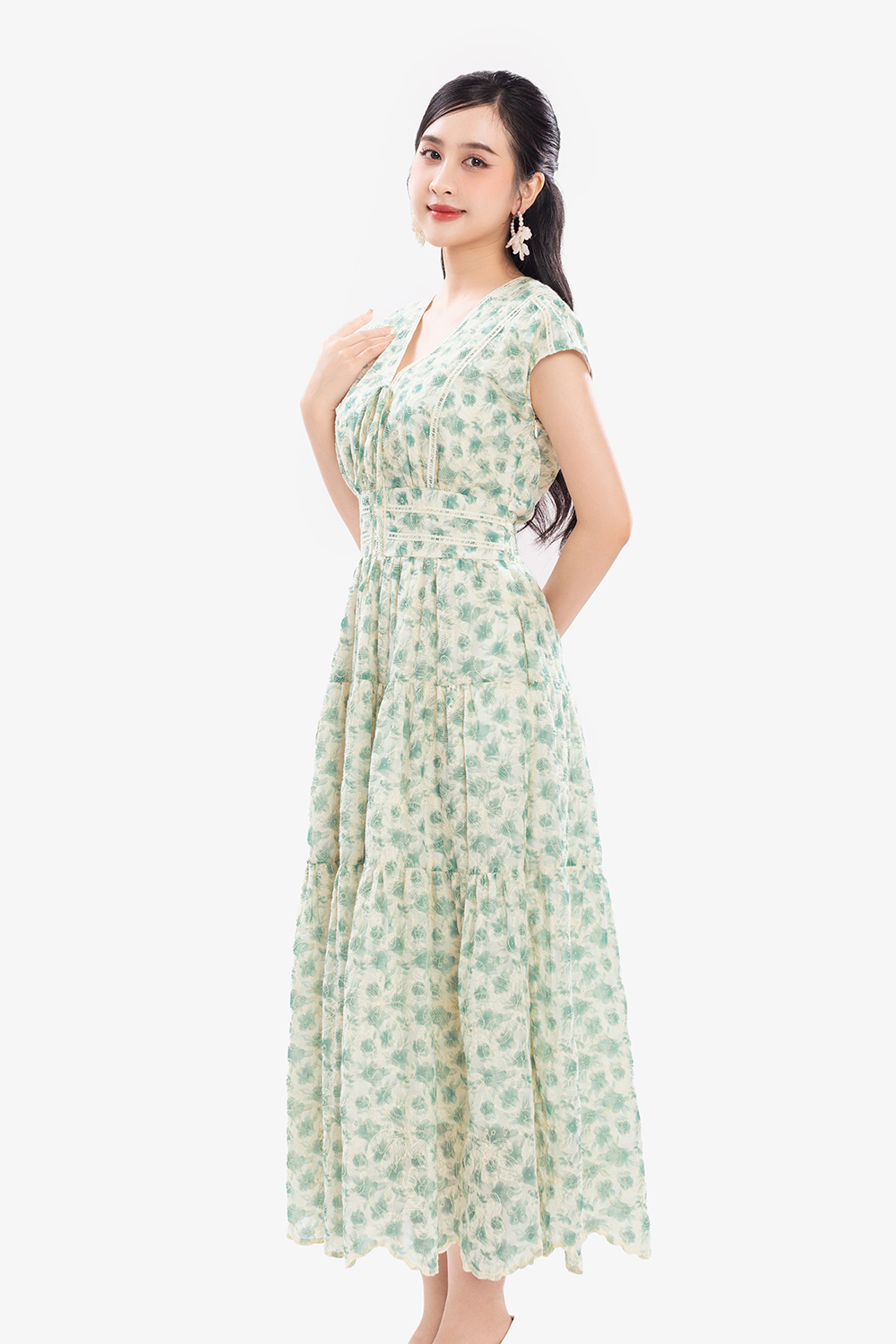 Đầm hoa xòe dáng dài cổ V thắt nơ