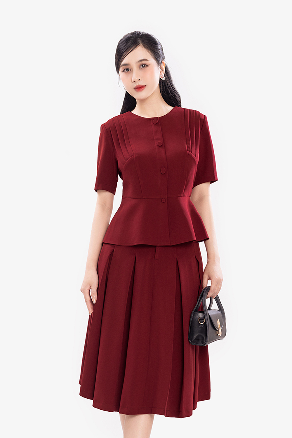 Chân váy xếp ly dáng xòe màu đỏ