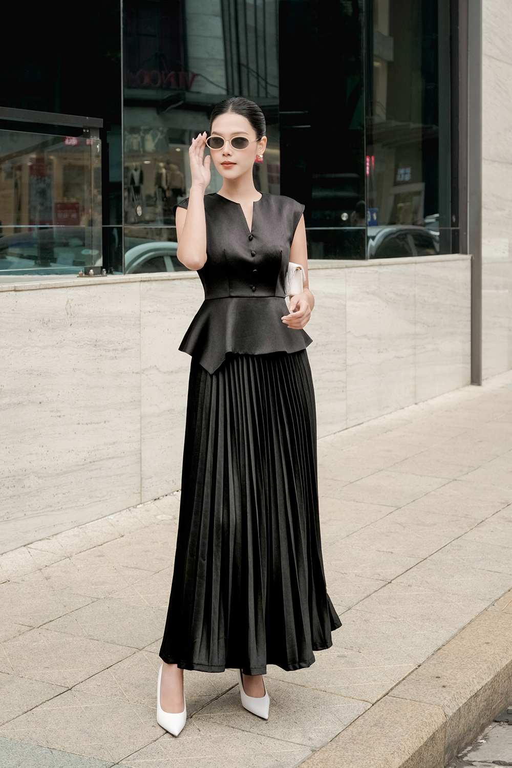 Chân váy đen xòe xếp ly dáng dài