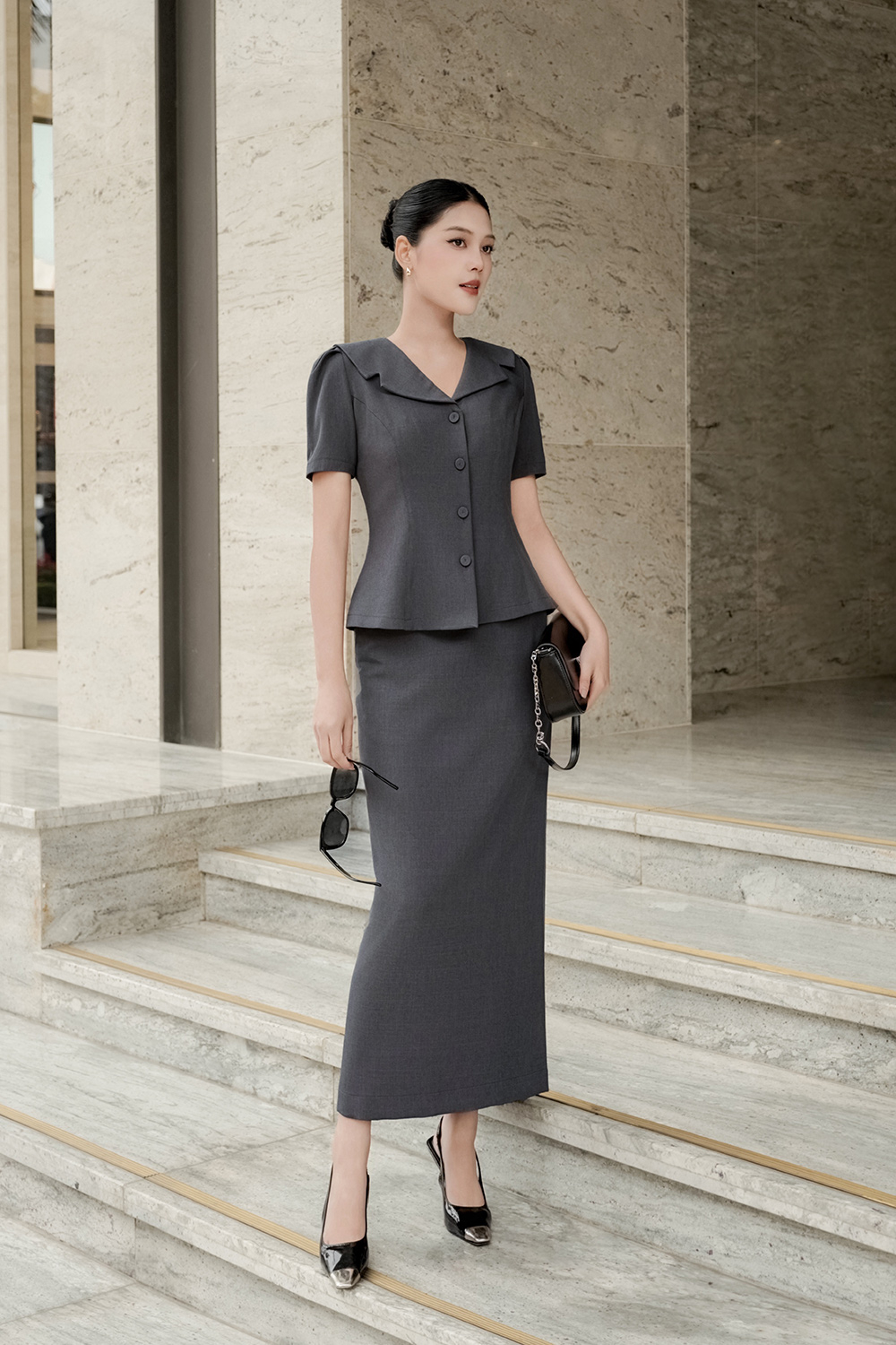 Chân váy suông ôm dáng dài màu xám