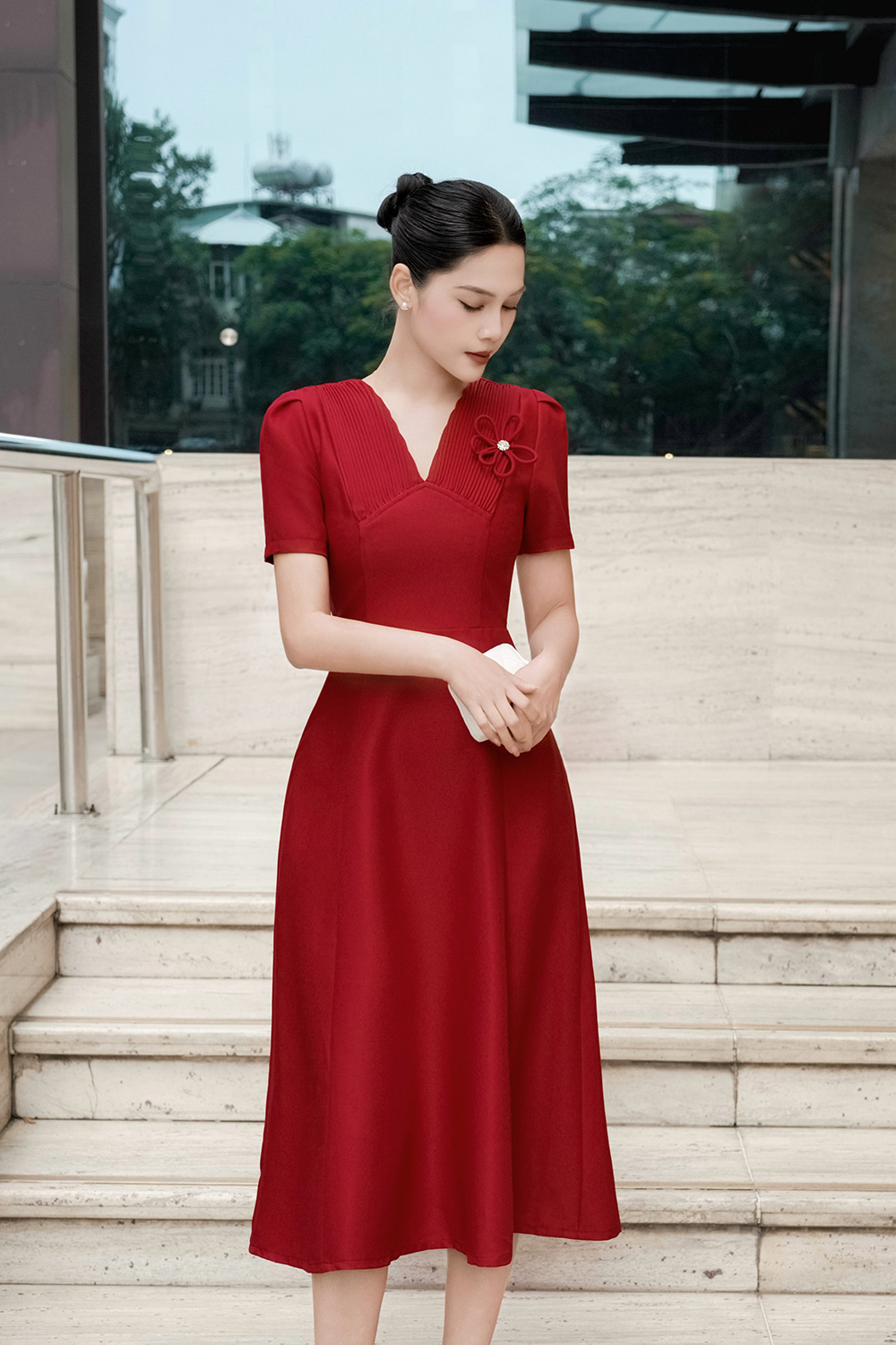 Đầm đỏ dự tiệc dáng dài xòe đính hoa