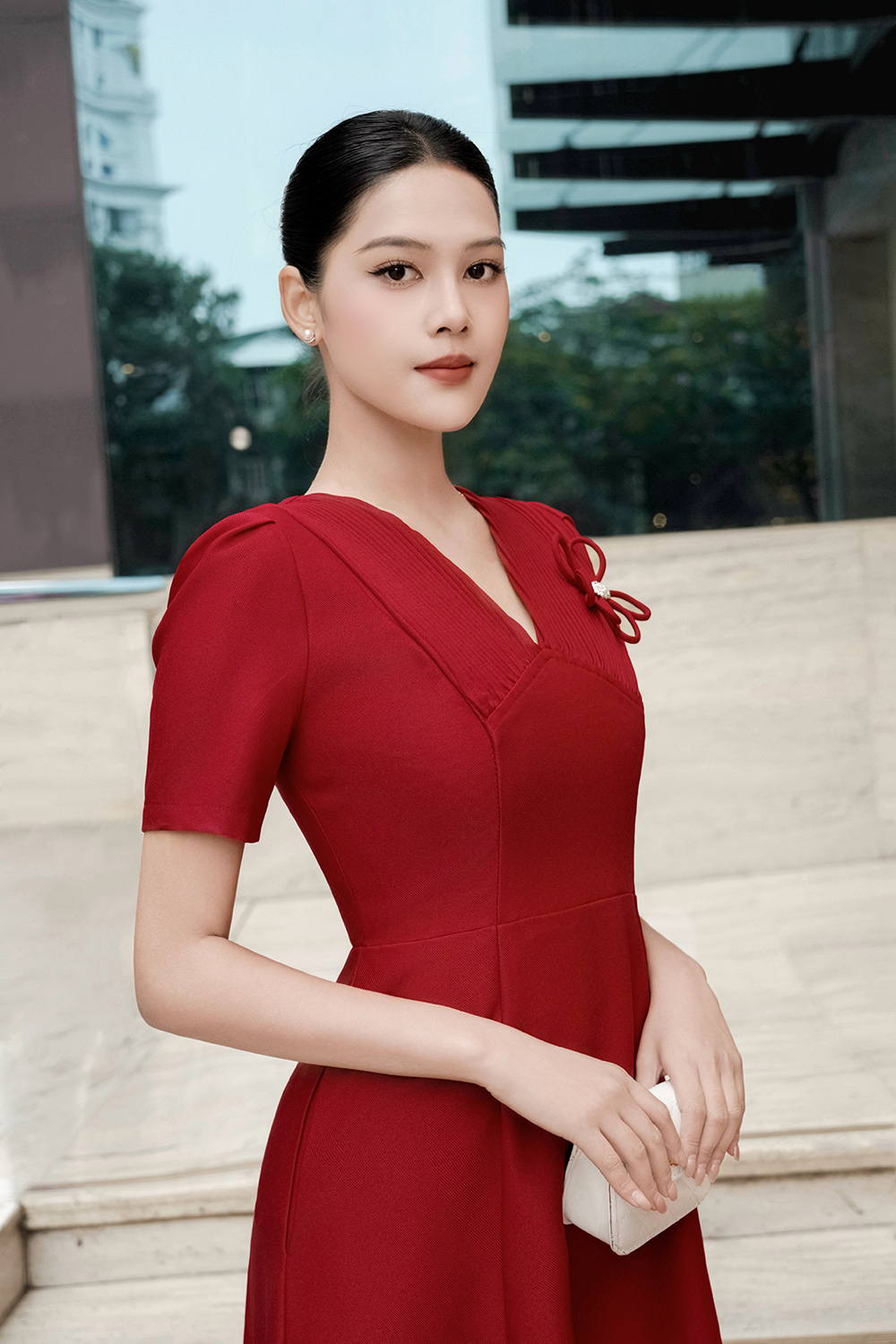 Đầm đỏ dự tiệc dáng dài xòe đính hoa