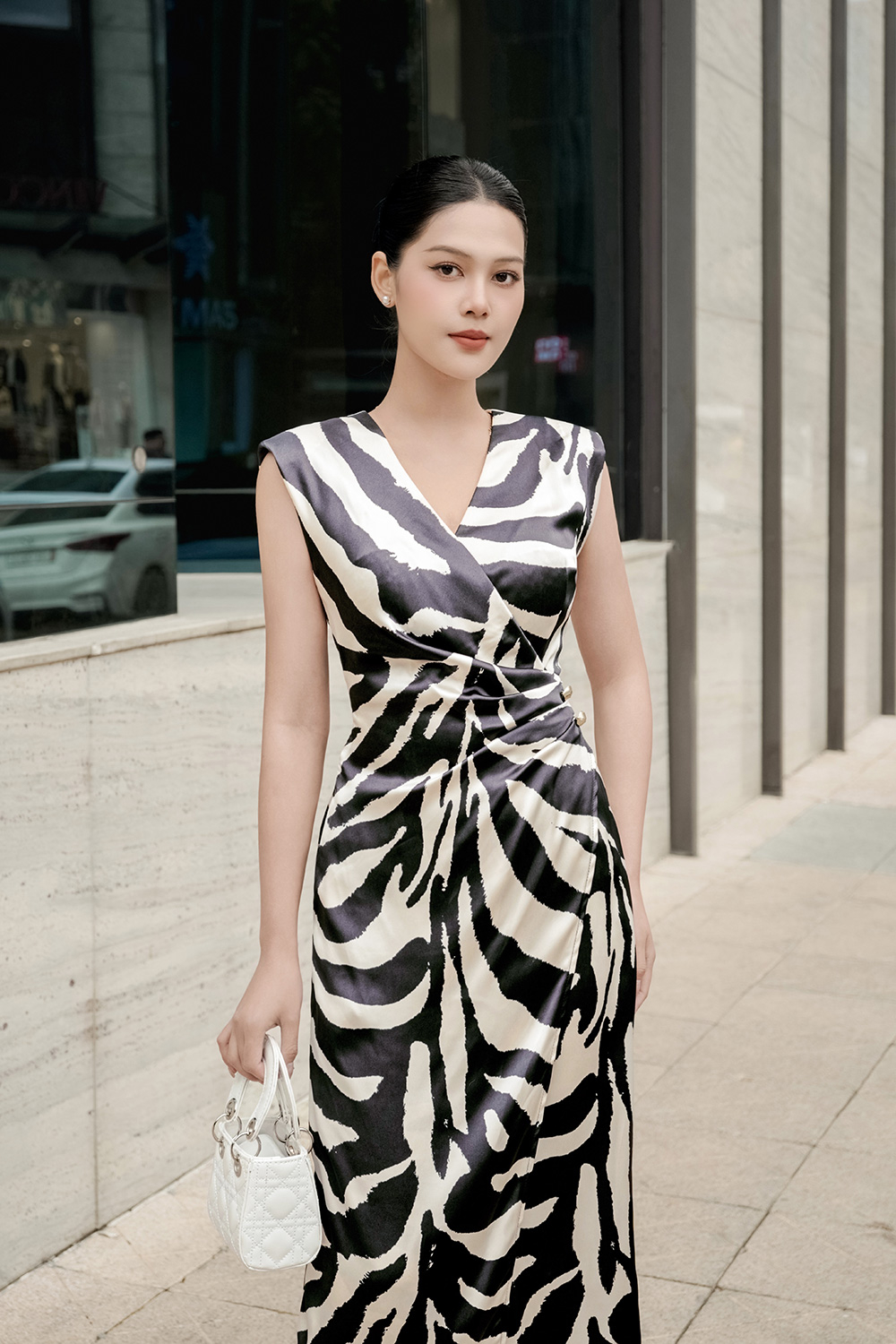 Đầm lụa ôm dáng dài nhún eo