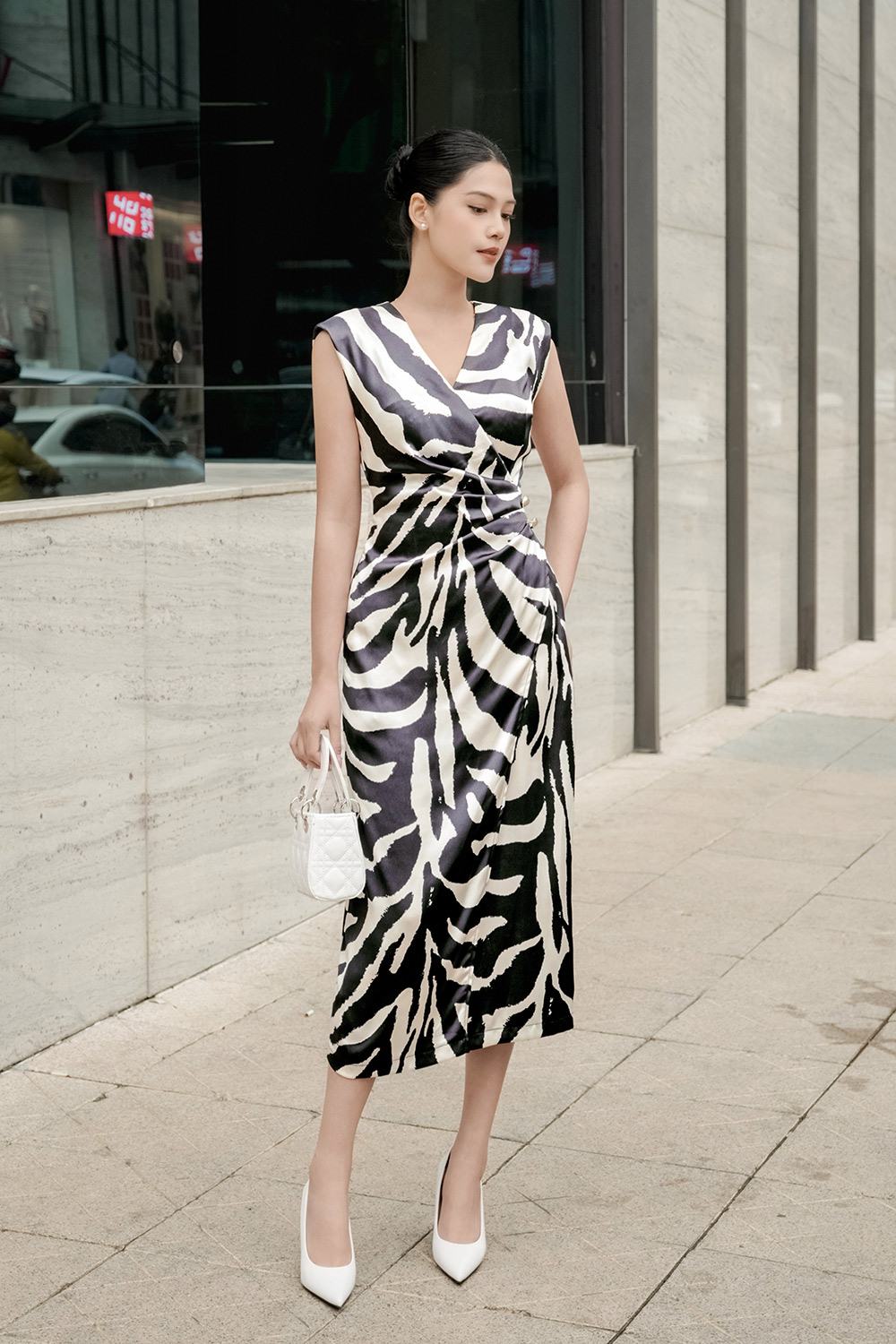 Đầm lụa ôm dáng dài nhún eo