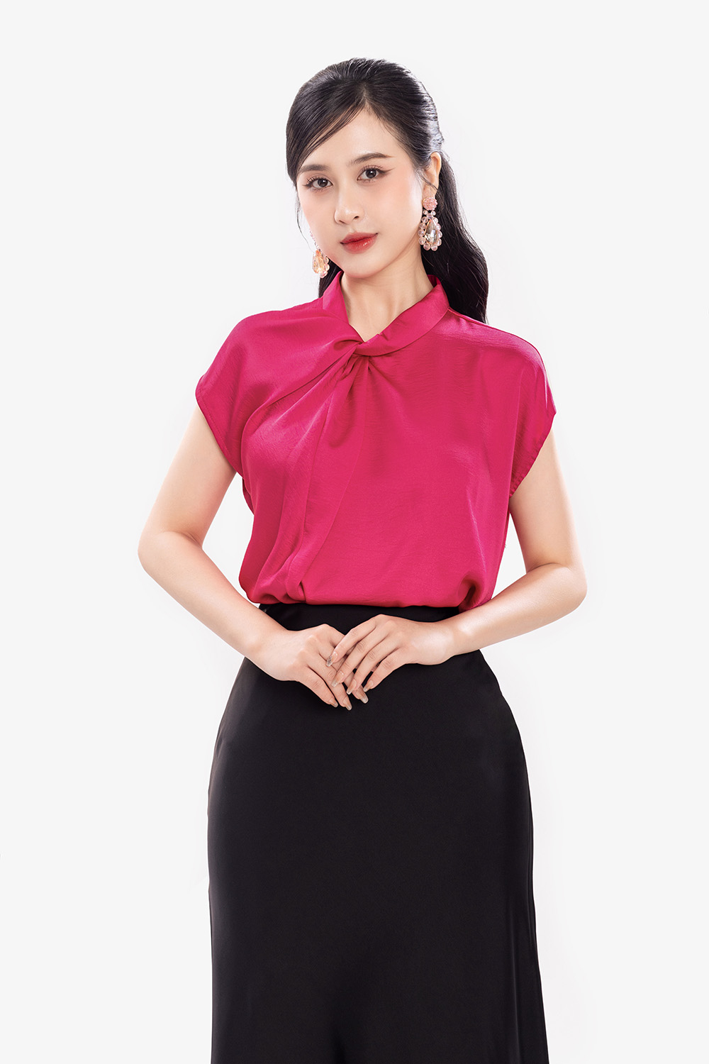 Áo lụa nữ màu hồng cổ xoắn