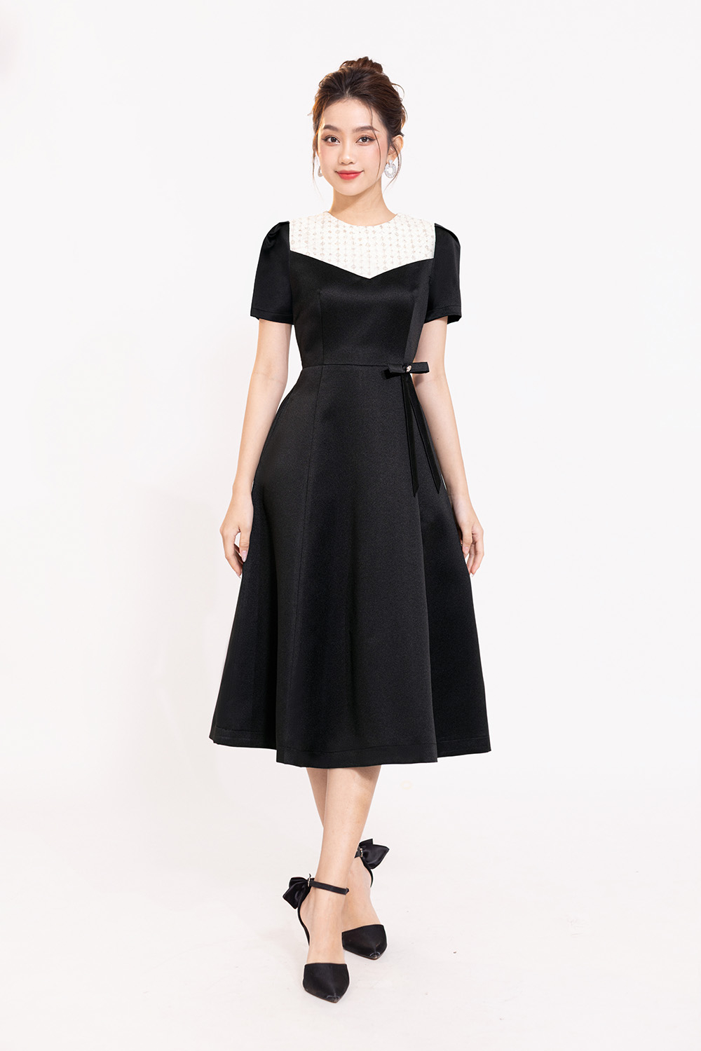 Đầm đen dự tiệc dáng xòe đính kim sa