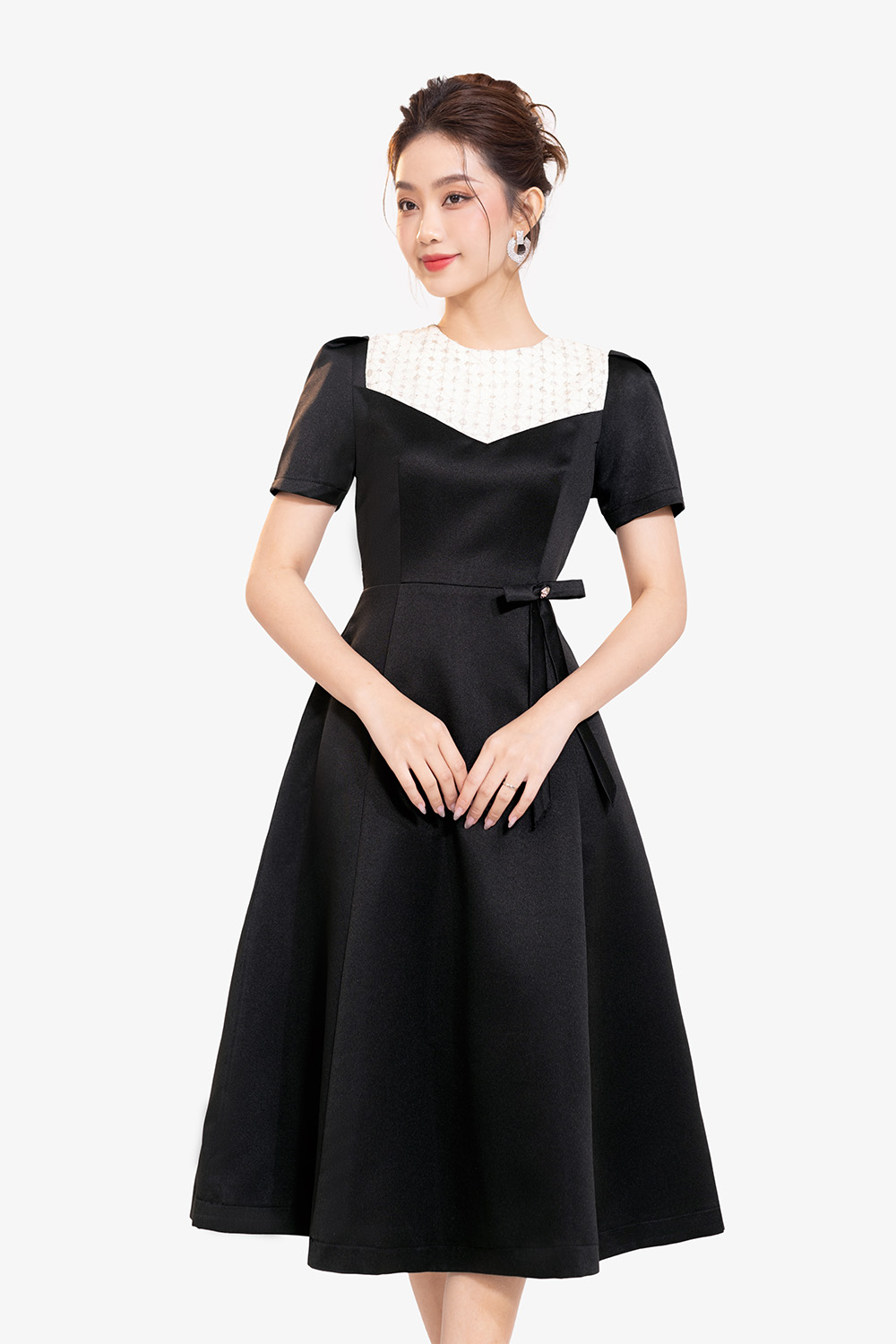 Đầm đen dự tiệc dáng xòe đính kim sa