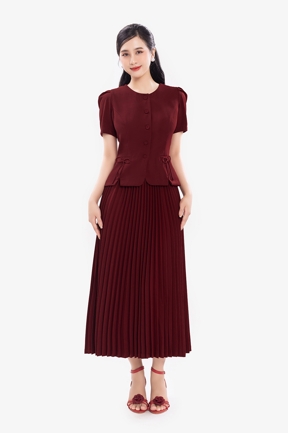 Áo kiểu nữ màu đỏ cổ tròn đính nơ