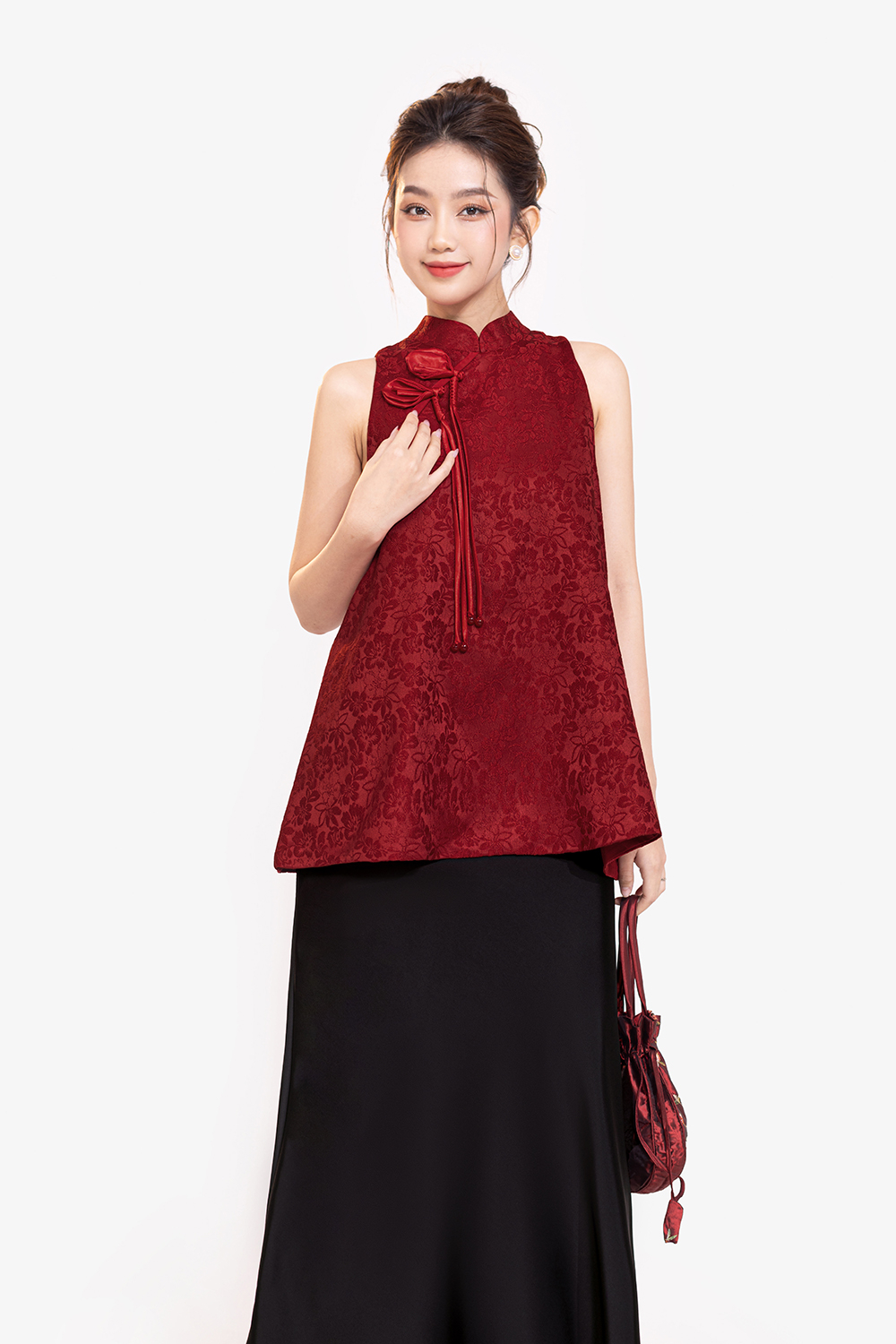 Áo yếm gấm hoa màu đỏ