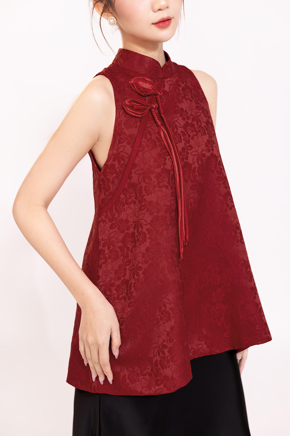 Áo yếm gấm hoa màu đỏ