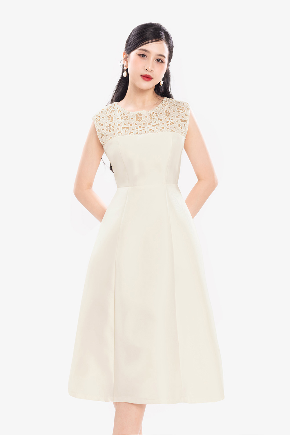 Đầm dự tiệc dáng xòe màu trắng kem phối ren