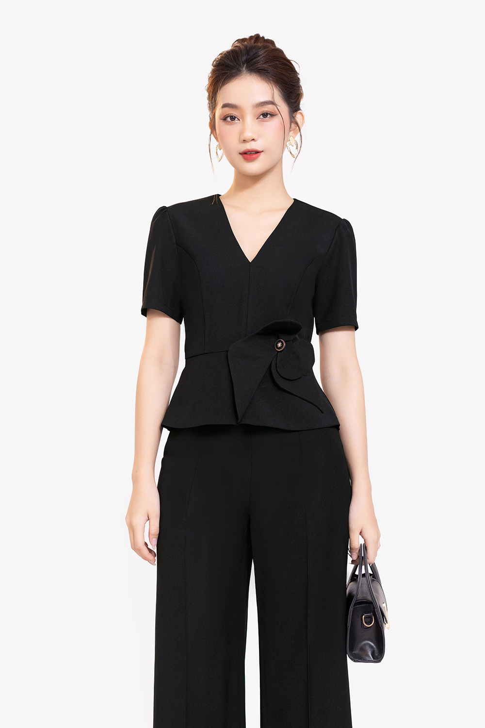 Áo kiểu nữ đen peplum eo đính hoa