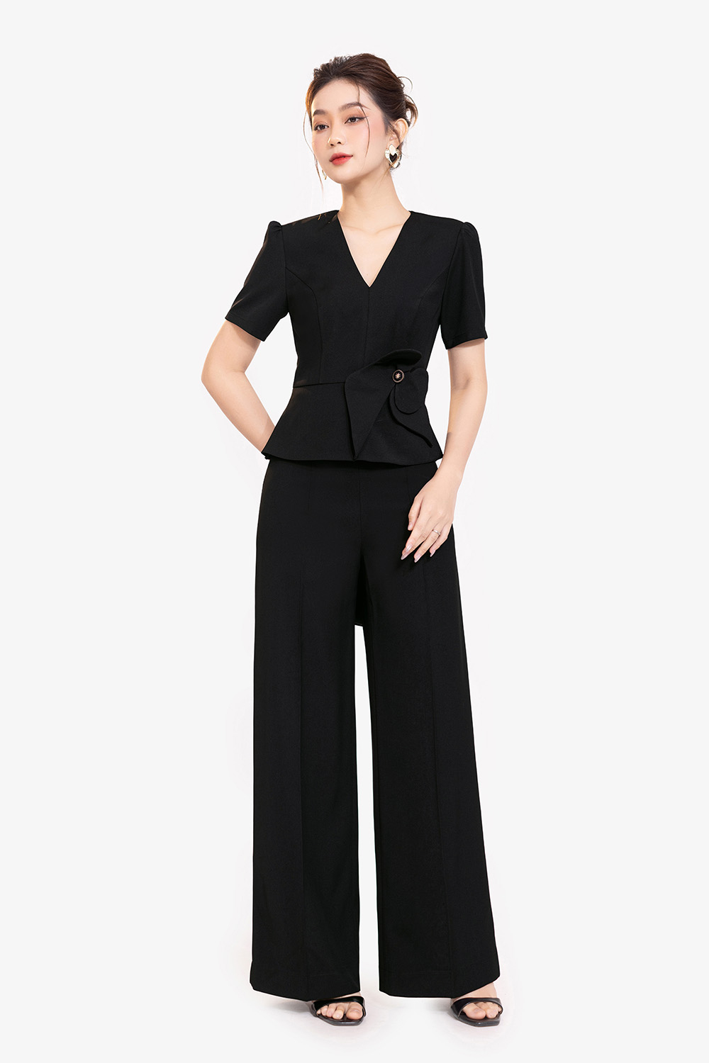 Áo kiểu nữ đen peplum eo đính hoa