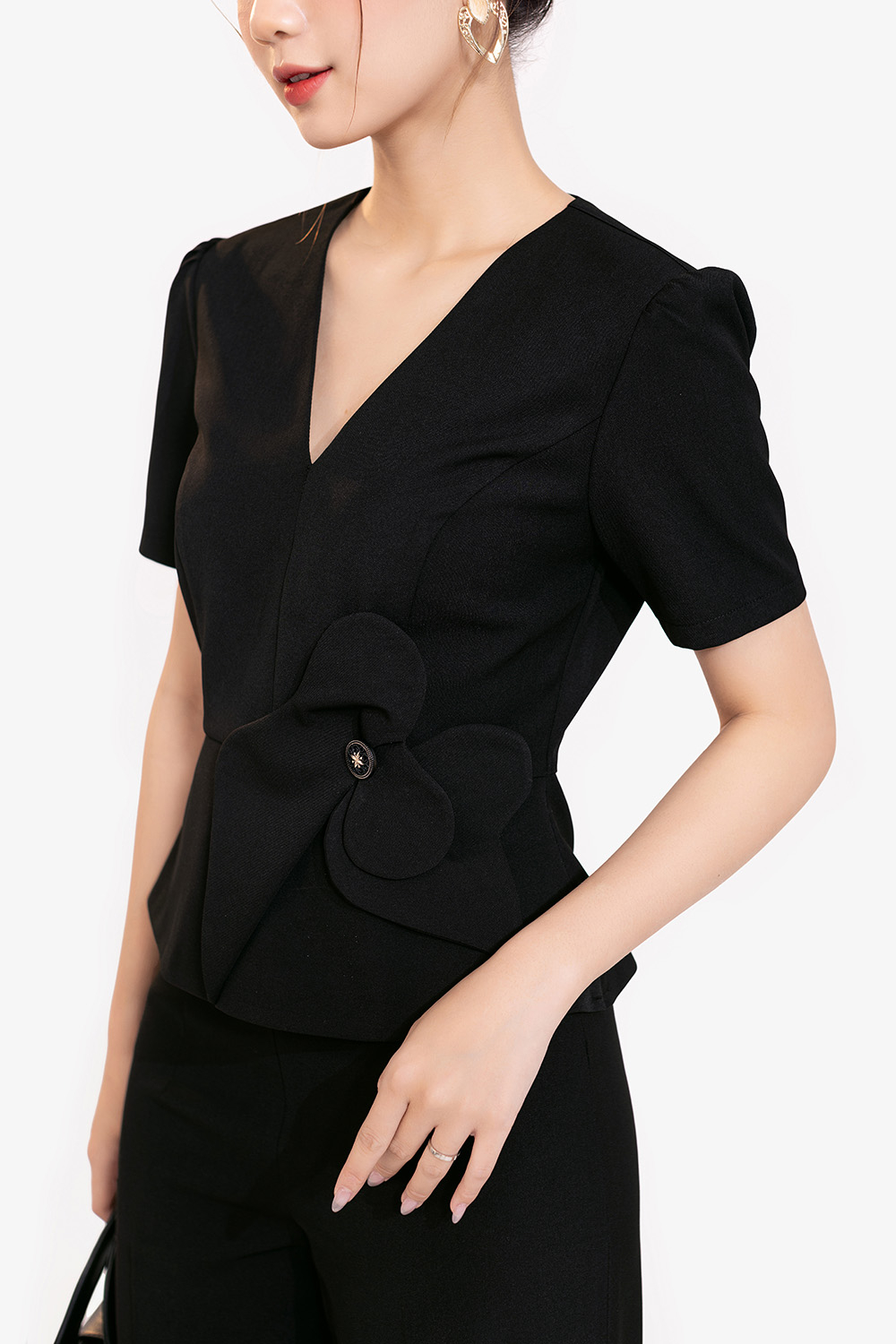 Áo kiểu nữ đen peplum eo đính hoa