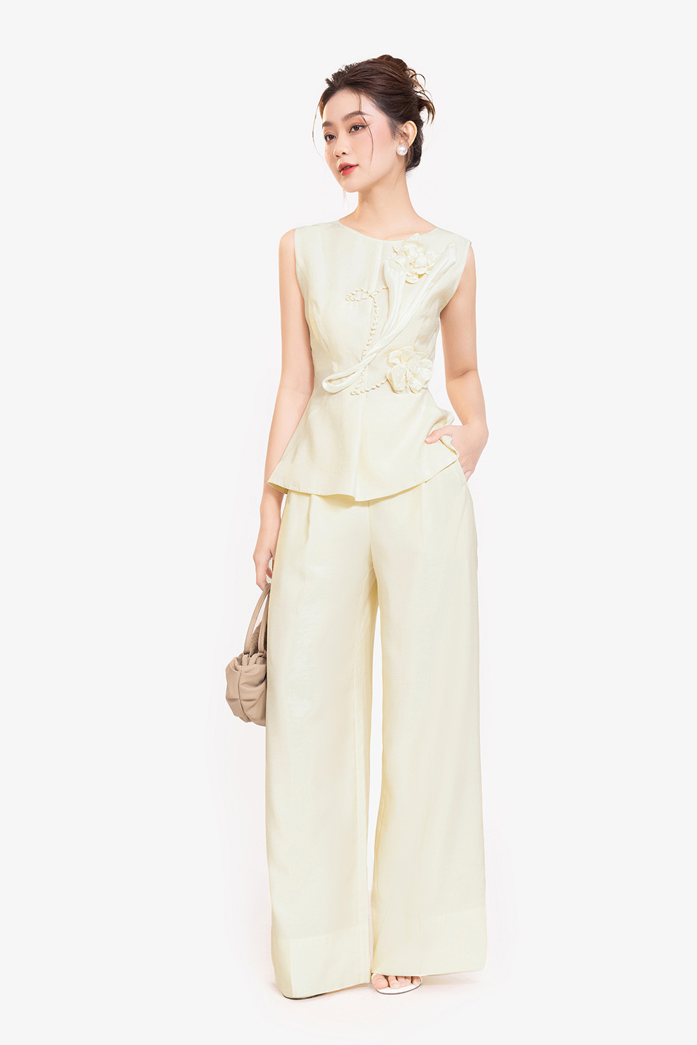 Áo kiểu peplum đính hoa sát nách