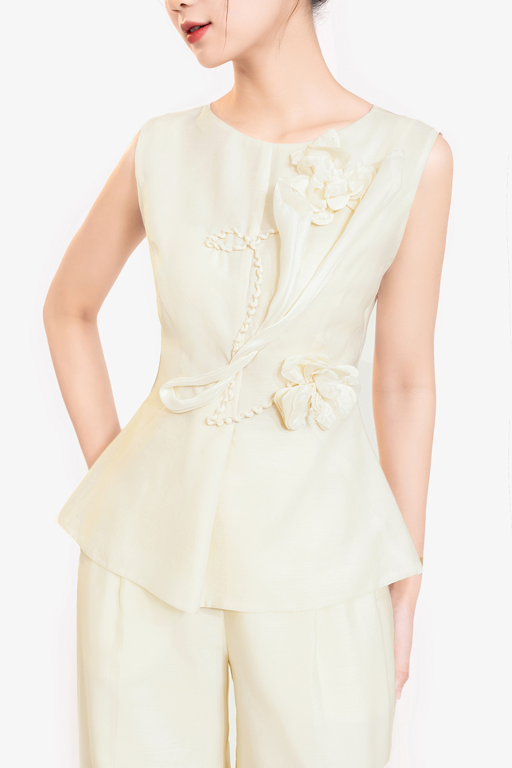 Áo kiểu peplum đính hoa sát nách