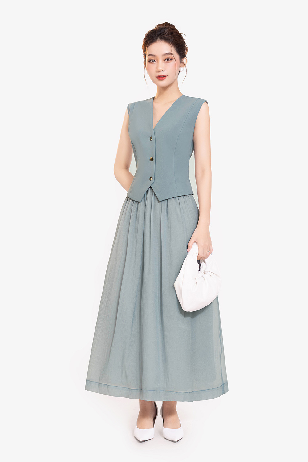 Chân váy dài dáng xòe màu xanh pastel