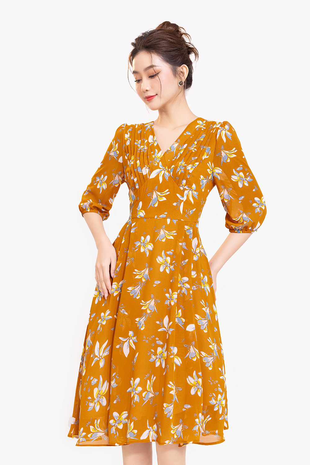 Đầm hoa vàng tay lửng dáng xòe