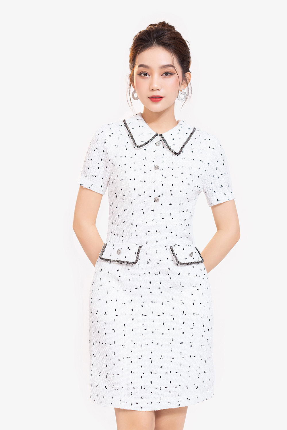 Đầm tweed trắng cổ sơ mi dáng ôm