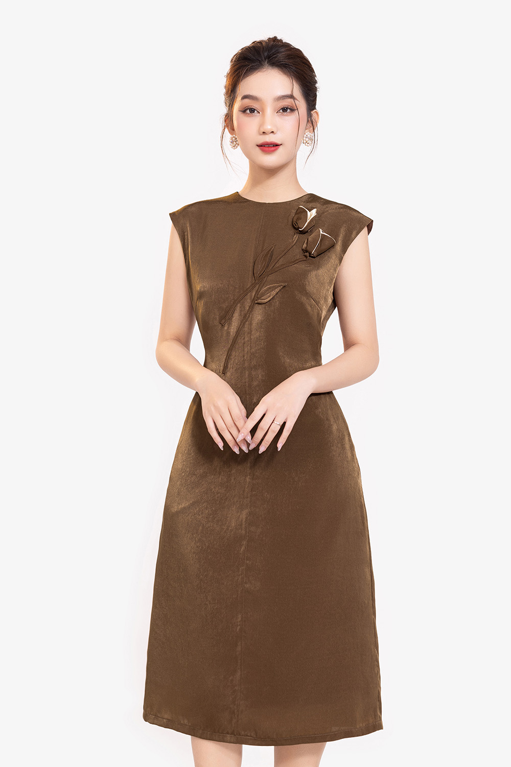 Đầm dự tiệc màu nâu đính kết hoa