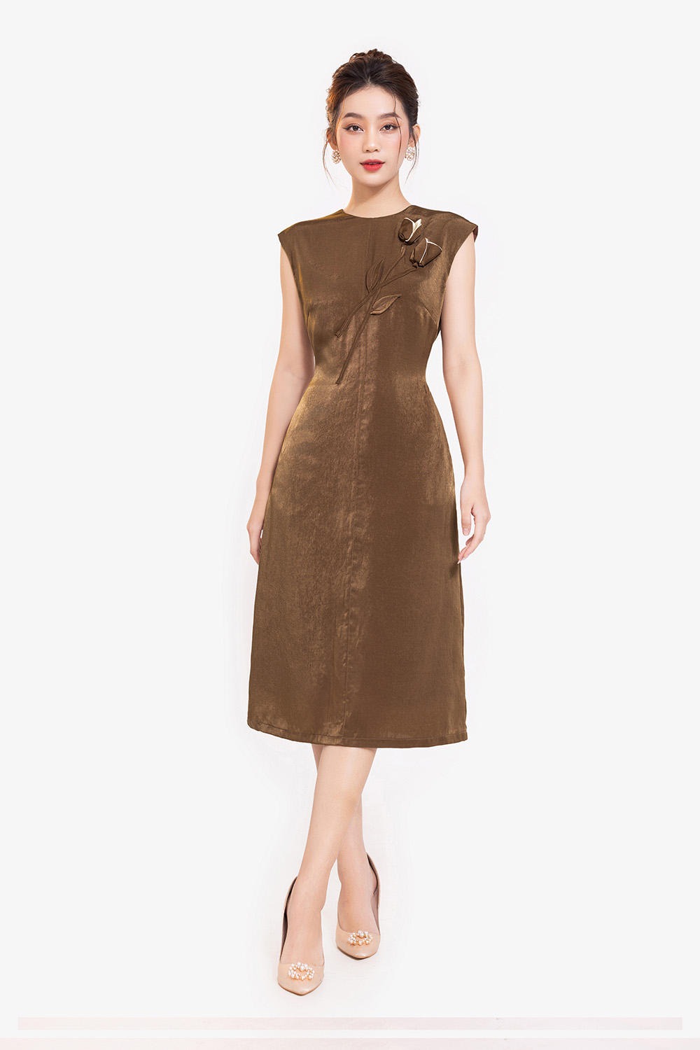 Đầm dự tiệc màu nâu đính kết hoa