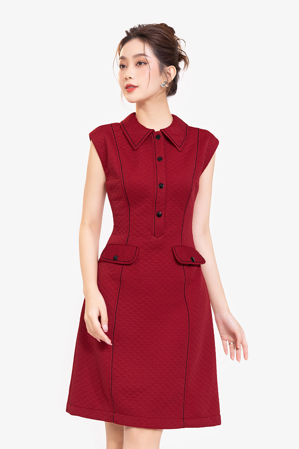 Đầm đỏ dáng chữ A cổ sơ mi phối nút