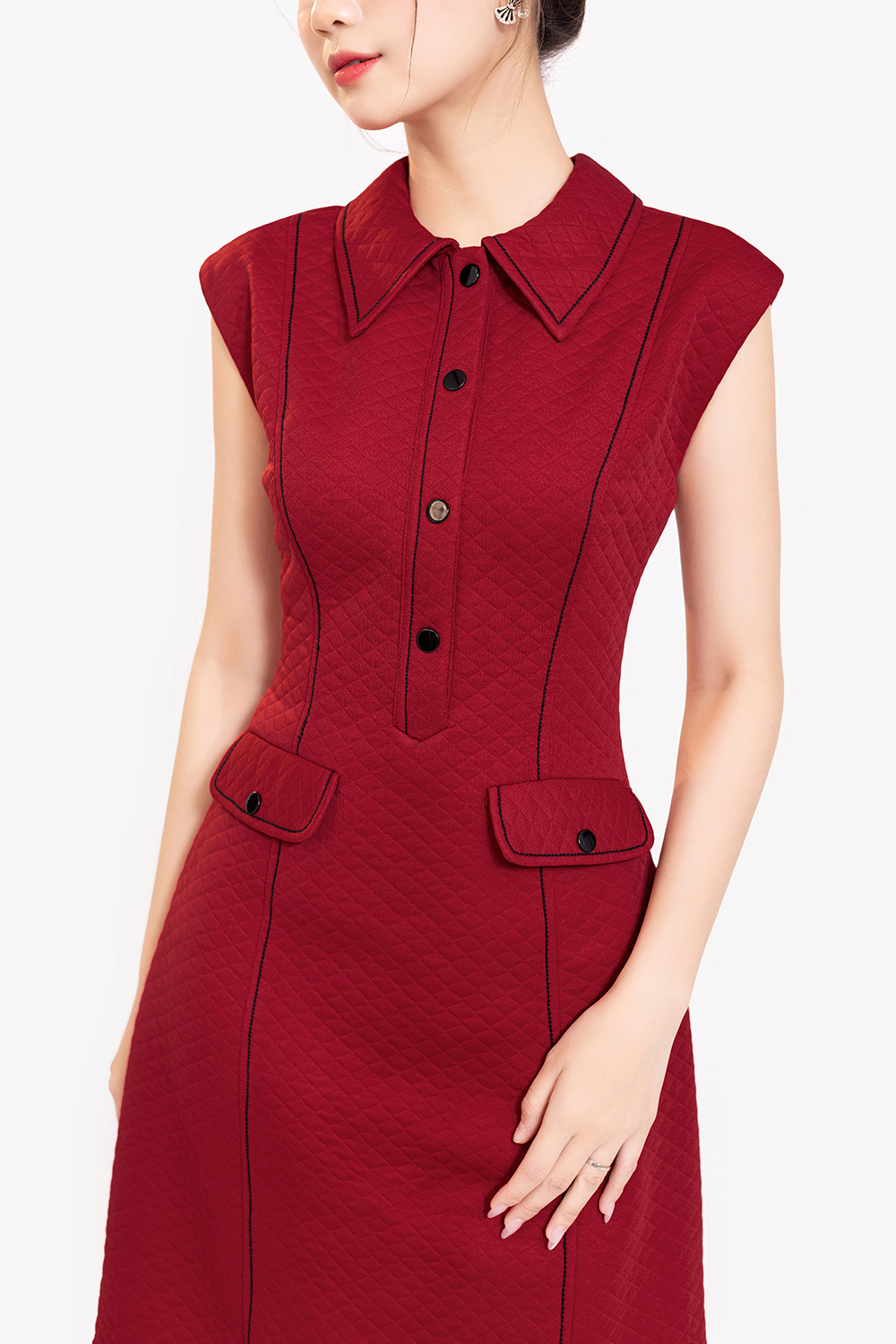 Đầm đỏ dáng chữ A cổ sơ mi phối nút