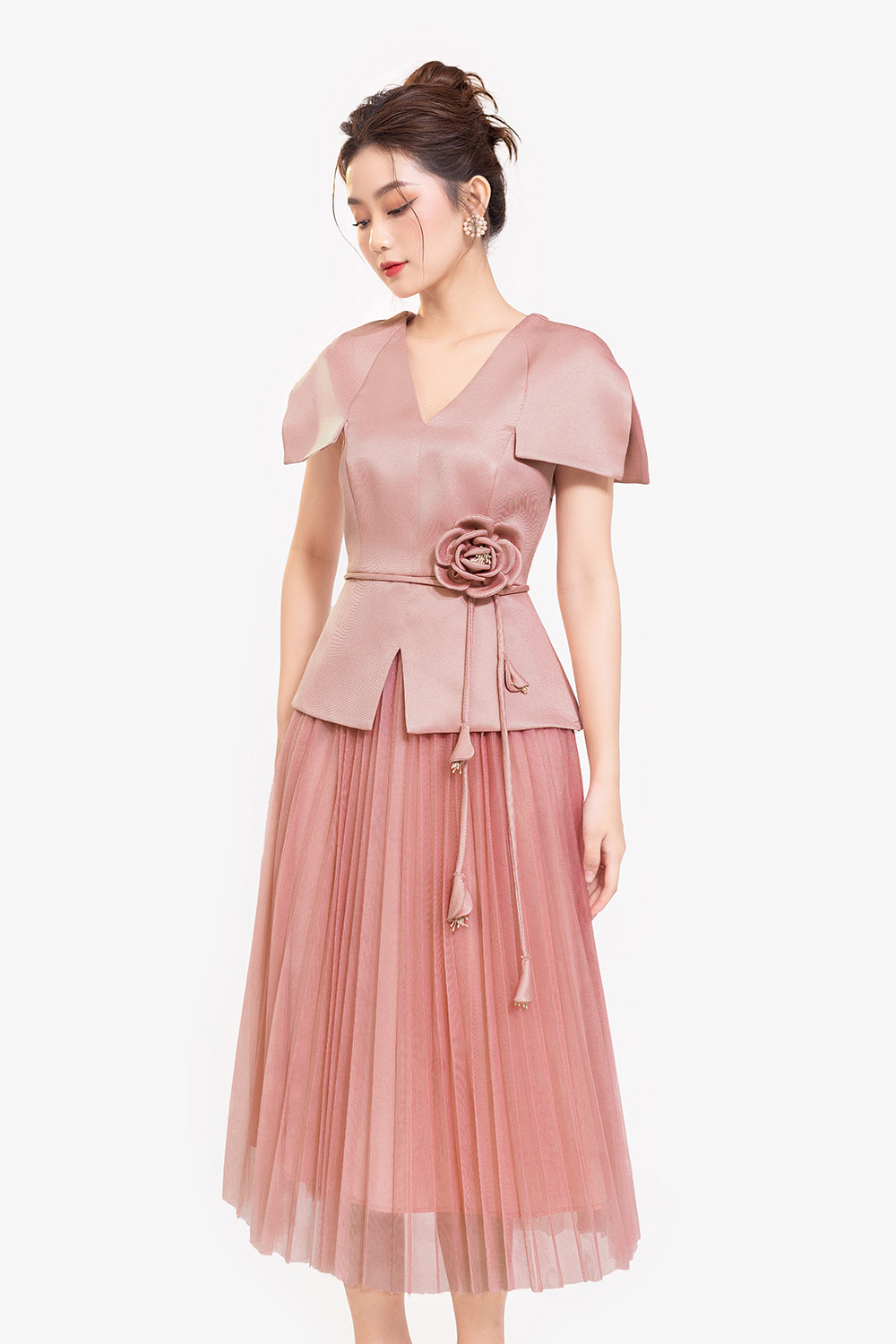 Đầm xòe xếp ly dự tiệc màu hồng eo đính hoa