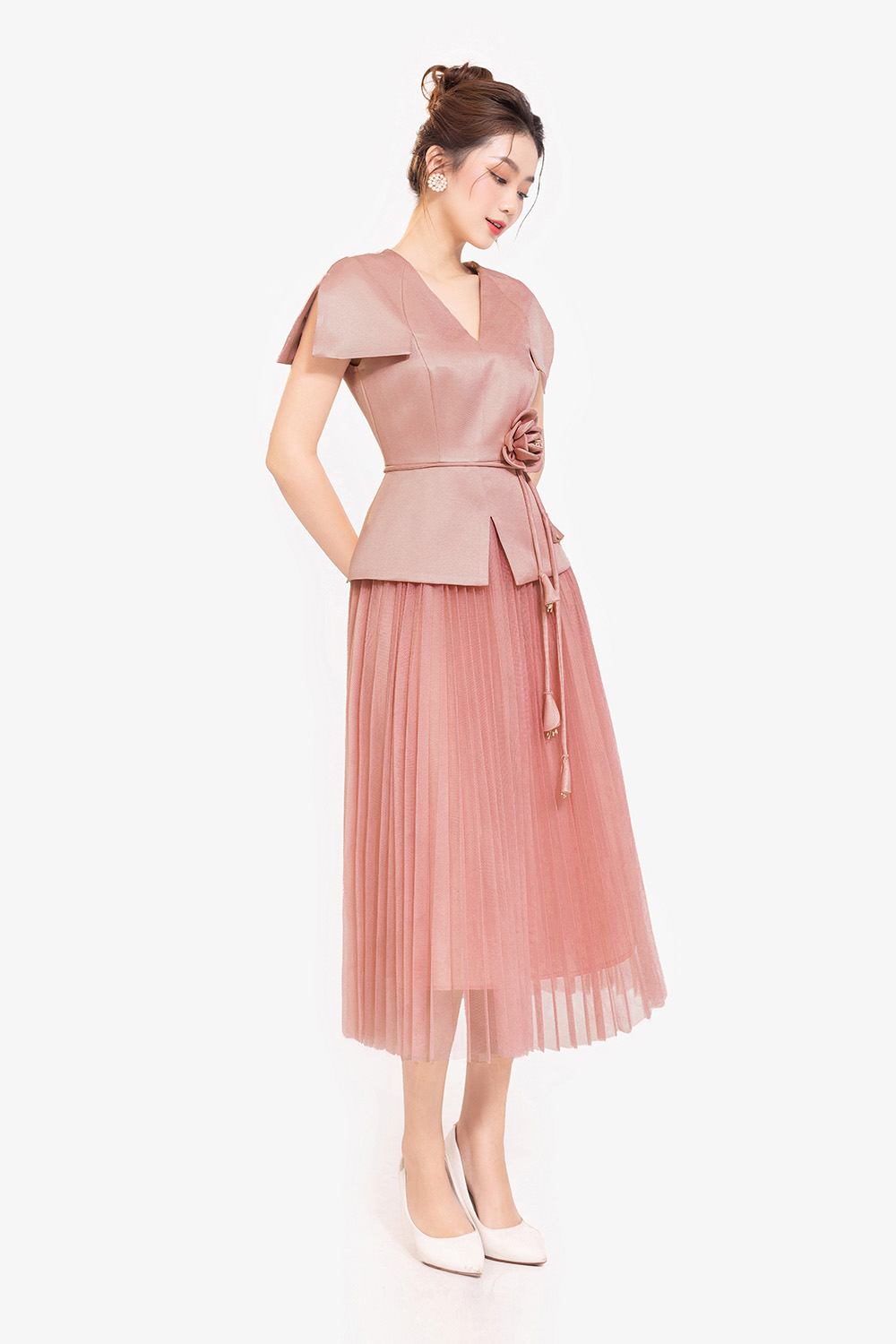 Đầm xòe xếp ly dự tiệc màu hồng eo đính hoa